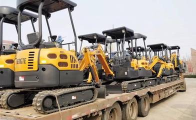 恒特挖掘機(jī)再次交付15臺微型挖掘機(jī)，助力客戶高效作業(yè)